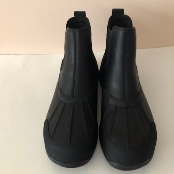 UGG Butte Chelsea leather fur waterproof black boot. Size: 11 main image 12